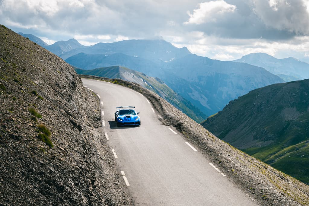 gotrip balade roadtrip gt sportives supercars porsche ferrari jaguar aston martin lamborghini maserati lotus alpine grandes alpes 2026 chevrolet corvette c7 zr1 route cols bonette