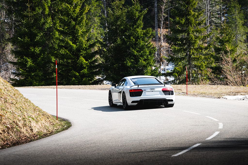 roadtrip balade voitures sportives gt cabriolet GTI luxe prestige sportives supercars massif forets jura doubs hologer suisse lacs Parc naturel régional du Haut-Jura Jura Vaudois Neuchatel frontière pâques avril printemps montagne monts vallées rallye touristique itinéraire Porsche Maserati Lamborghini Ferrari Jaguar BMW Lotus Corvette Mustang Aston Martin Alpine Audi R8 S2000 911 Carrera 370z GTR YarisGR Ford Focus RS gotrip hotel gastronomie restaurant piscine SPA