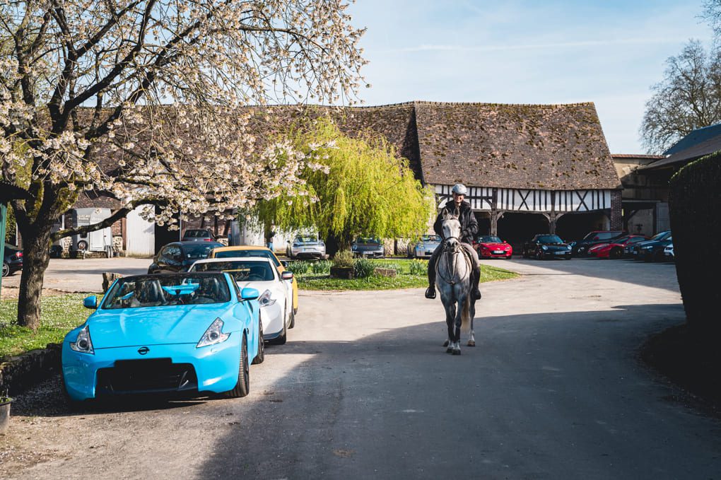 lyons la foret roadtrip balade voitures sportives gotrip routes vexin normand roadtrip GT supercars normandie yvelines itinéraire vallée d'eure bistronimie gastronomie épicurisme événement automobile thoiry rambouillet evreux les andelys vesly gisors rassemblement confidentiel Constance Hyest Mont Viné
