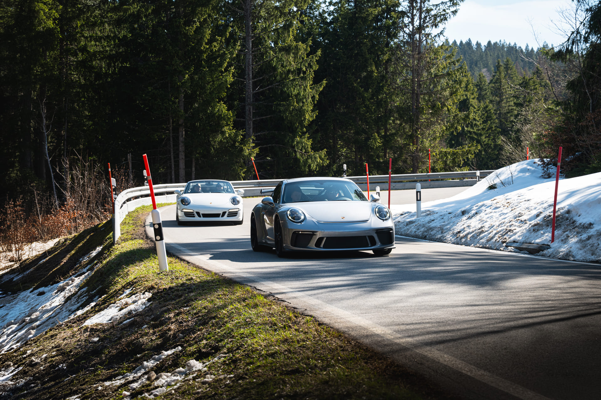 roadtrip balade voitures sportives gt cabriolet GTI luxe prestige sportives supercars massif forets jura doubs hologer suisse lacs Parc naturel régional du Haut-Jura Jura Vaudois Neuchatel frontière pâques avril printemps montagne monts vallées rallye touristique itinéraire Porsche GT3 991 992 turbo Maserati Lamborghini Ferrari Jaguar BMW Lotus Corvette Mustang Aston Martin Alpine Audi R8 S2000 911 Carrera 370z GTR YarisGR Ford Focus RS gotrip hotel gastronomie restaurant piscine SPA